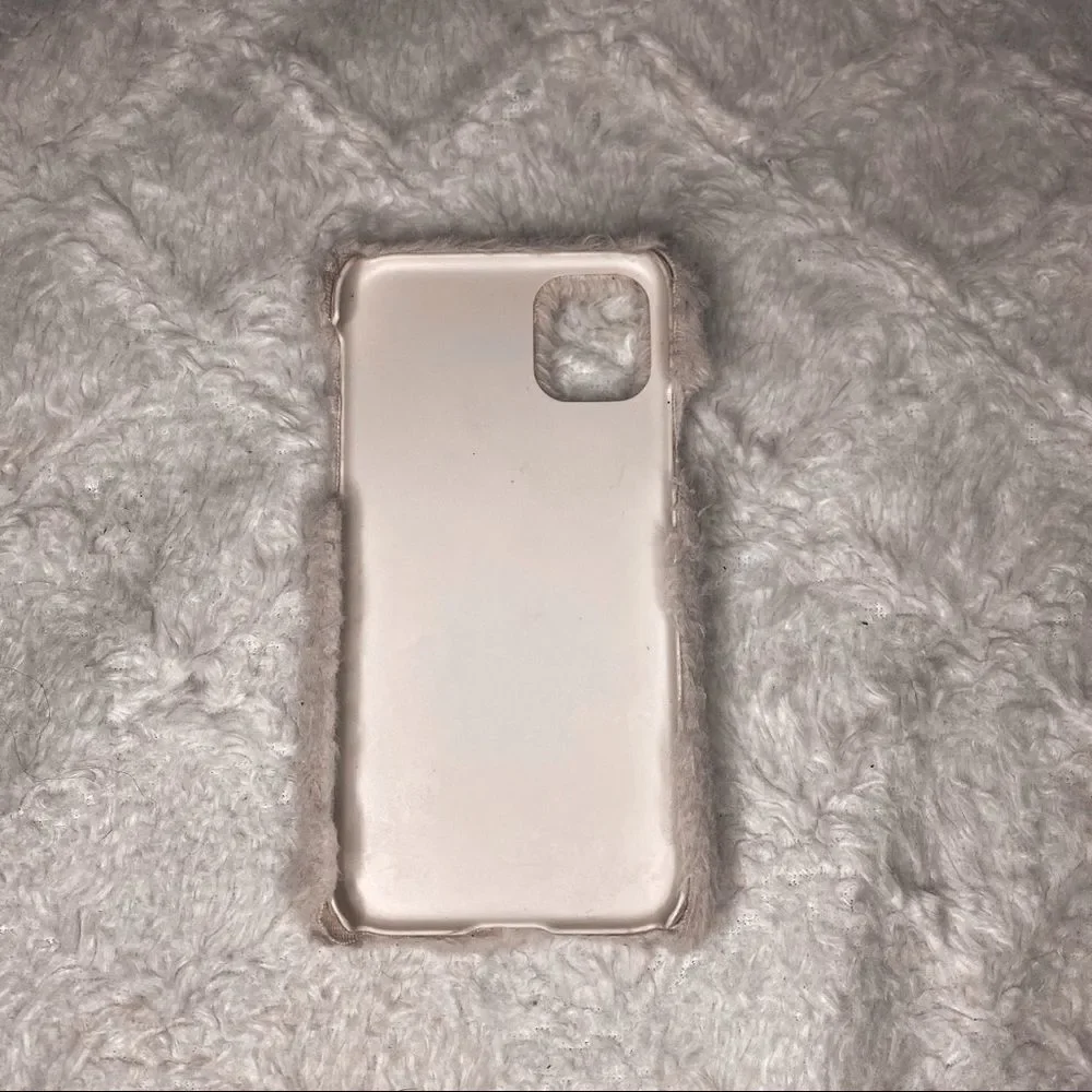 FUR Case For Iphone 11 - Picture 2 of 5
